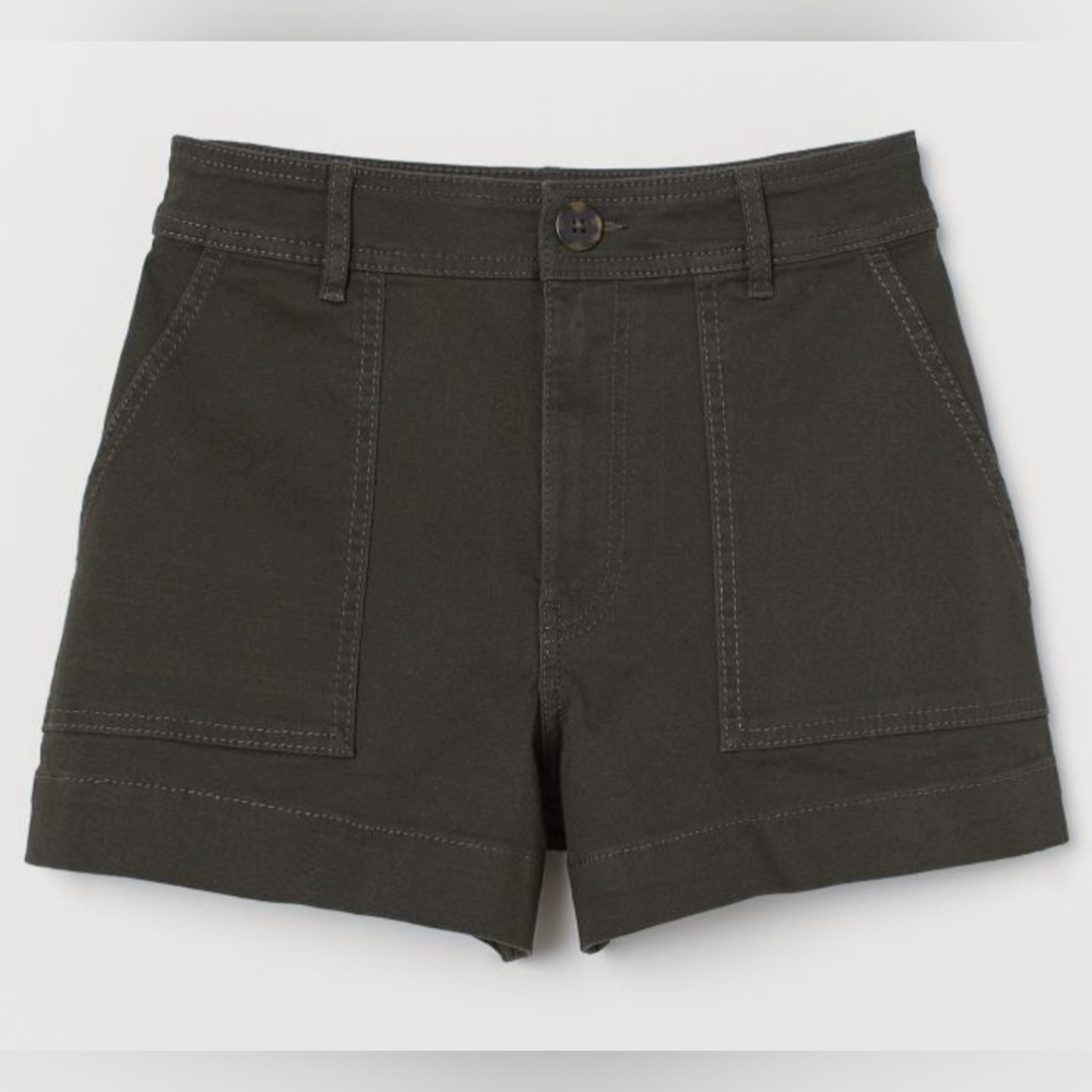 Twill shorts in ranger green/ 4